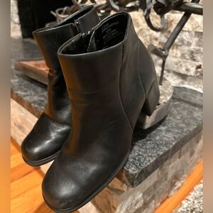 White Mountain Fairchild Leather Ladies Boots SZ 6.5